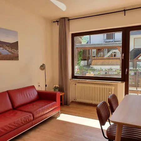 Roemerstube & מלון דירות 3*