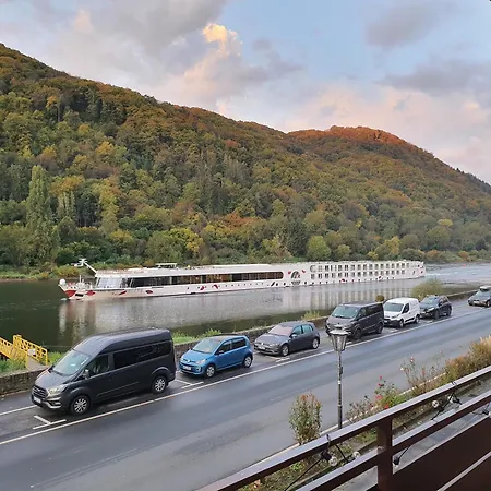 Roemerstube & מלון דירות