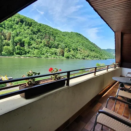 Roemerstube & מלון דירות